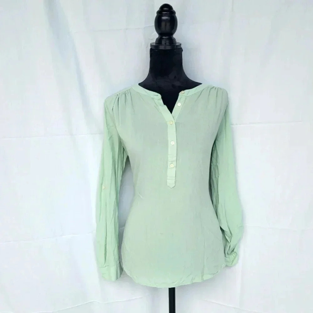 Women's Ann Taylor LOFT Cotton Long Sleeve 1/2 Button Green M Medium
